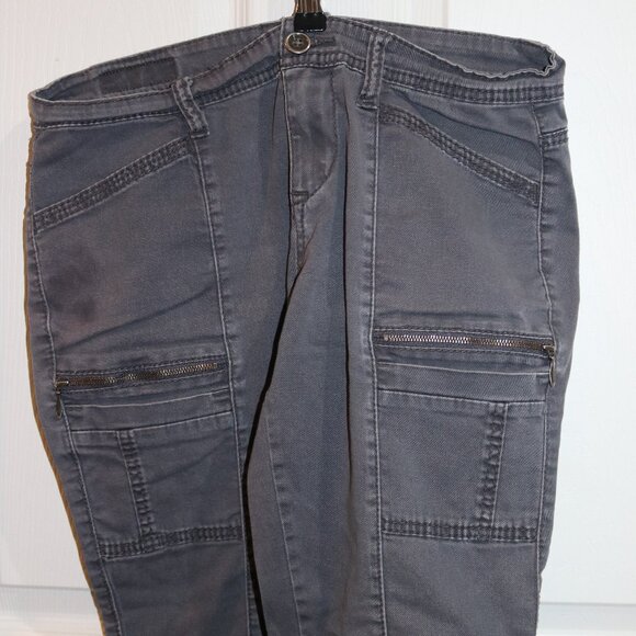 Juniors/women's Union Bay Cargo pants, medium gray, size 9. - Picture 4 of 4